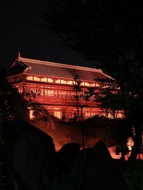 医療安全を願い「臨江閣」がオレンジ色にライトアップされています！