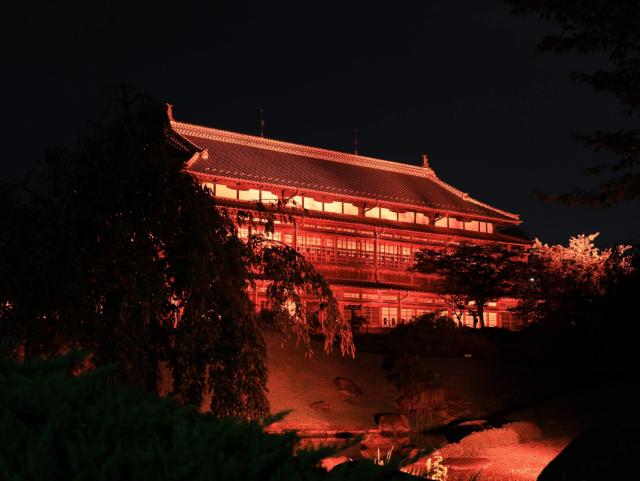 医療安全を願い「臨江閣」がオレンジ色にライトアップされています！