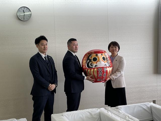 12/20(金) 警視庁捜査第一課から「だるま」が返納されました