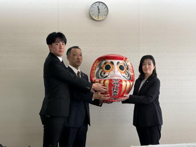 12/19(金) 警視庁捜査第一課から「だるま」が返納されました