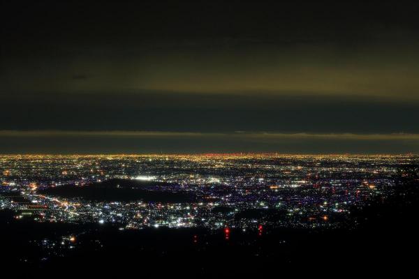 東京スカイツリーまでつながる光のジュータンの夜景
