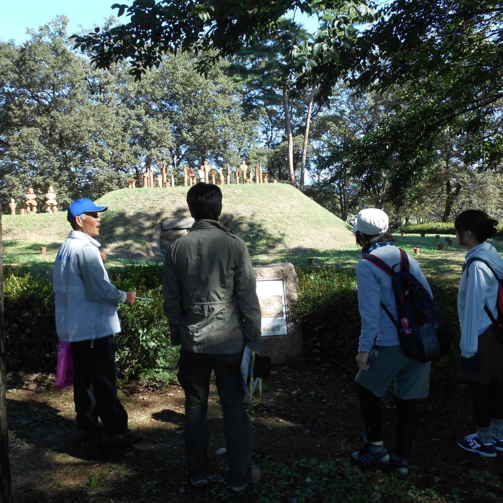 大室公園古墳の語り部（つかのかたりべ）