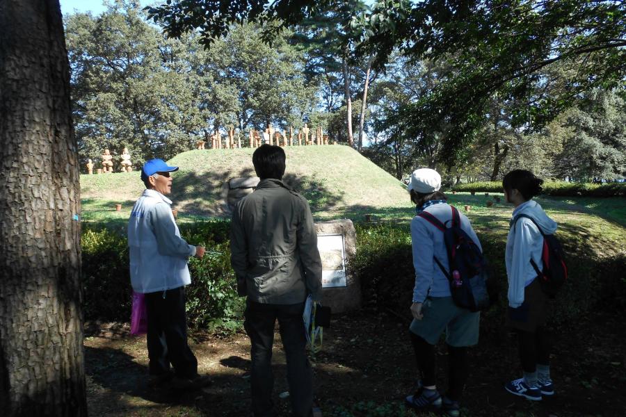 大室公園古墳の語り部（つかのかたりべ）