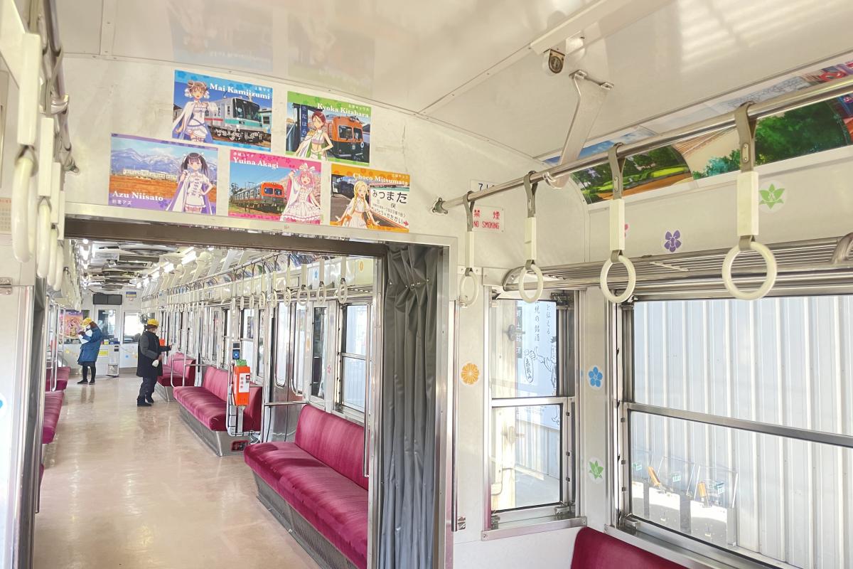 ラッピング電車 車内デコレーション　ⒸPROJECT MBW