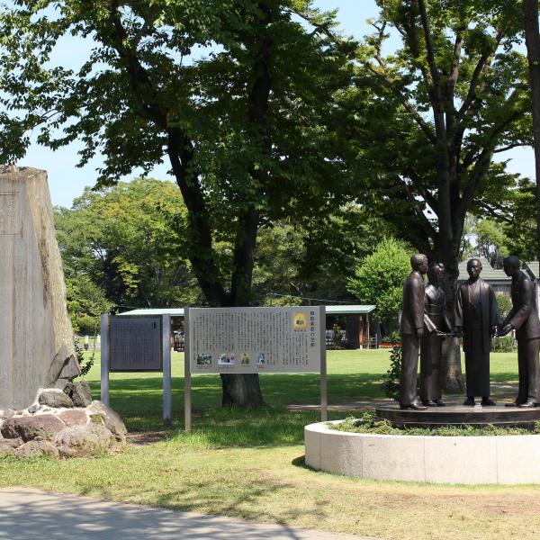 楫取素彦と松陰の短刀・銅像2